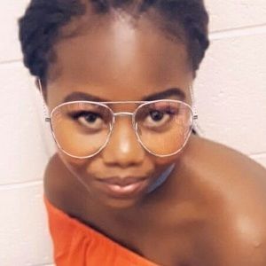 Meet your Posher, Pamela